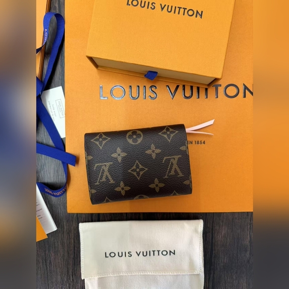 Louis Vuitton Victorine Wallet - Picture 3 of 10